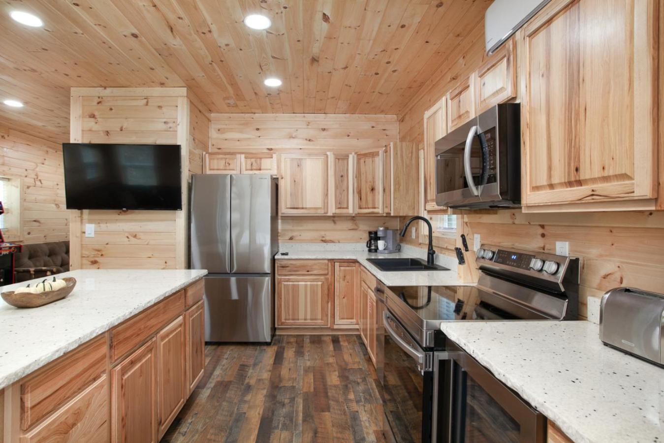 Villa Whiskey Barrel W Hot Tub Arcade Game Fire Pit Sevierville Exterior foto